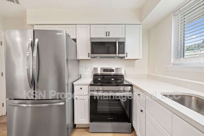 Building Photo - 286 Cushing Dr