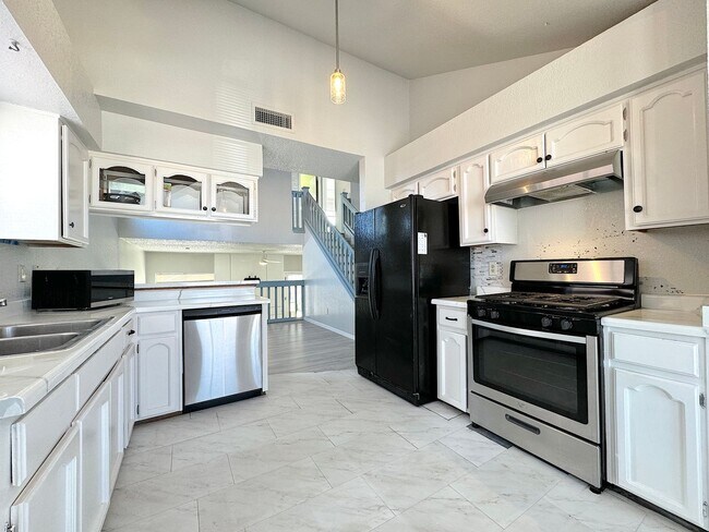 Building Photo - Northeast El Paso 3Bed/2Bath Refrig A/C