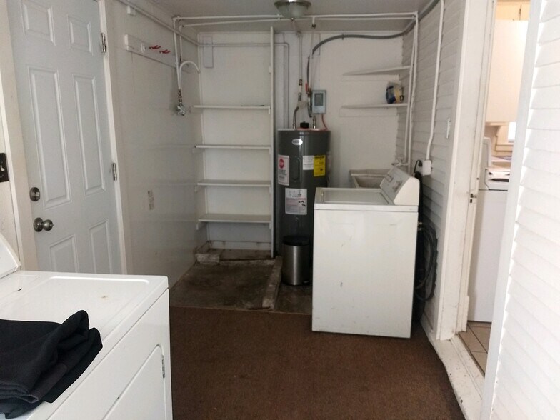 Building Photo - 605 S Purdy Ave