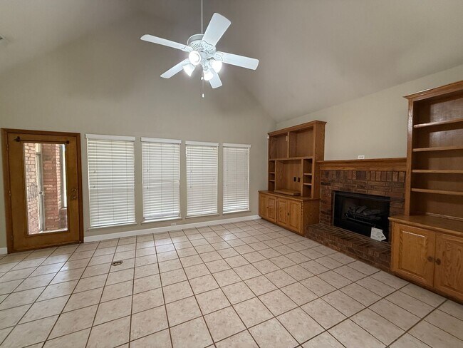 Building Photo - Right On The Green- 3 Bedroom Updated Home on Battle Creek