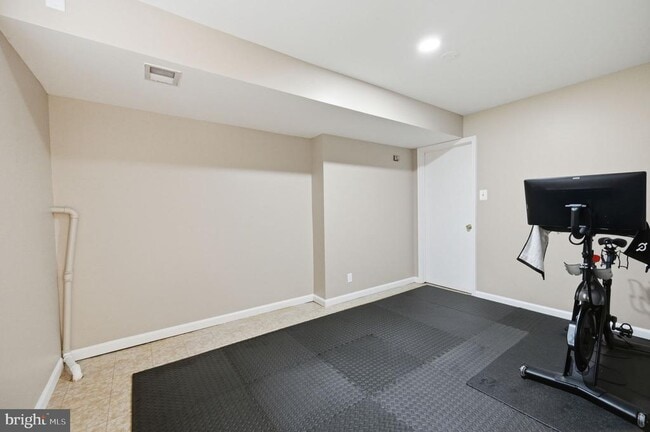 Building Photo - 2506 Pinoak Ln