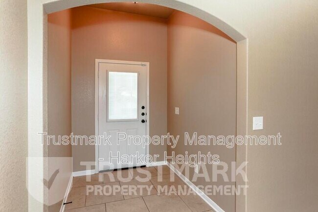 Building Photo - 200 W Little Dipper Dr