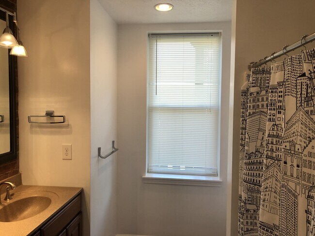 Building Photo - *****Gorgeous Lawrenceville 3-Bed / 1.5 Bath available FOR RENT   July 1st!!******
