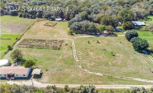 Building Photo - Nice home on lots of land!