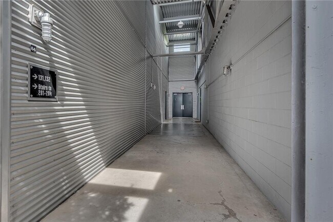 Building Photo - 400 Village Pkwy