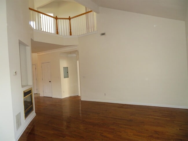 Building Photo - 8802 Fairview Bluff