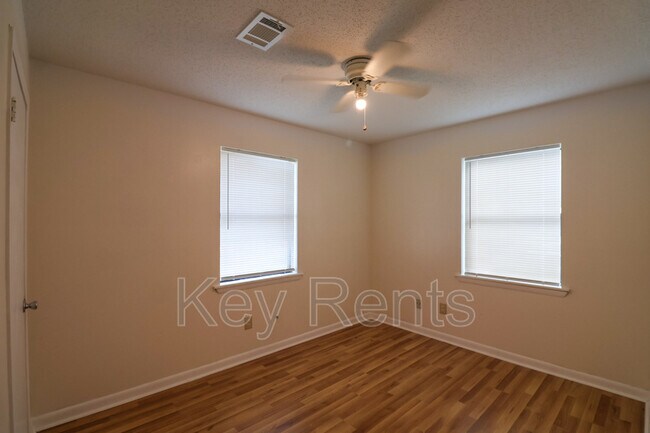 Building Photo - 4679 Bradley Dr