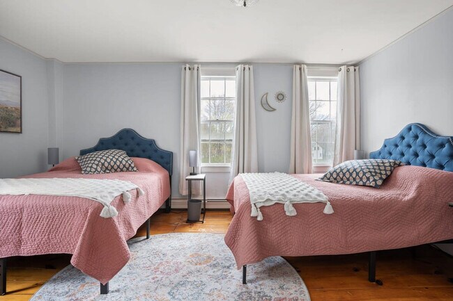 Building Photo - 38 Exeter Rd