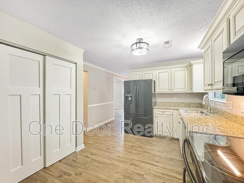 Building Photo - 6021 Allegheny Rd