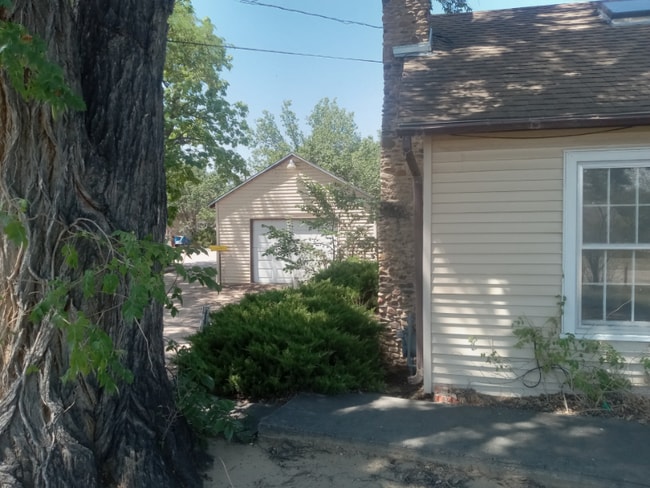 Building Photo - 606 Townsend Ave