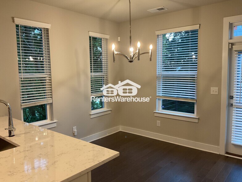 Building Photo - 1319 Millpark Ln