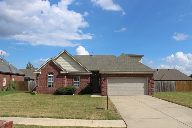 Primary Photo - BAYOU VISTA RENTAL HOME 3 BED 2 BATH FENCE...