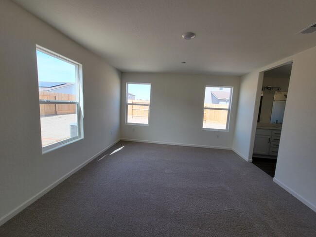 Building Photo - Brand New Home