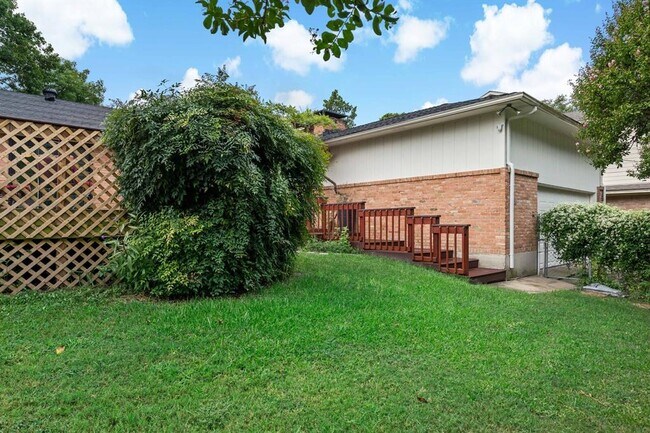 Building Photo - 11005 Carissa Dr