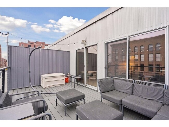 Building Photo - 801 N Washington Ave