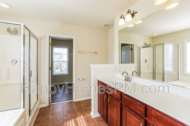 Building Photo - 614 Parkwood Dr