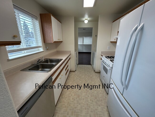 Building Photo - 2124 Modoc St