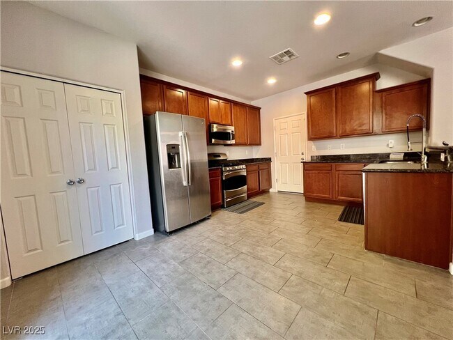 Building Photo - 10838 Whipple Crest Ave