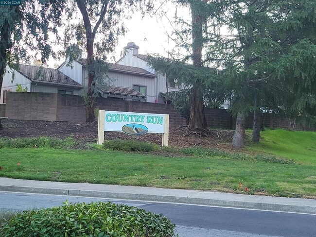 Building Photo - 11 Range Ct