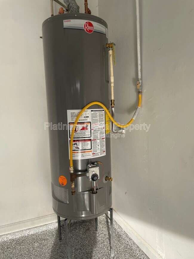 Building Photo - 2126 Malden Hill Dr