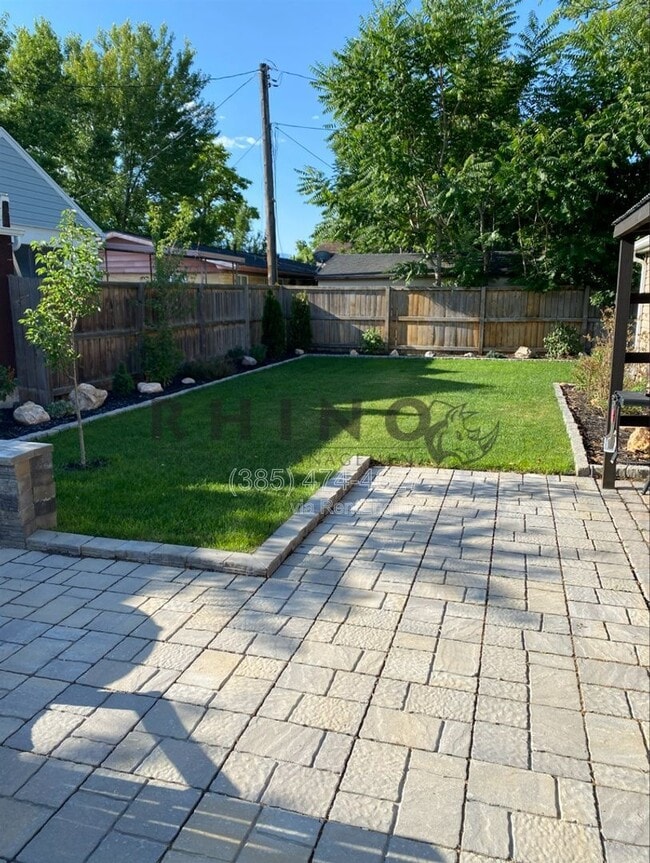 Building Photo - 174 Claybourne Ave S