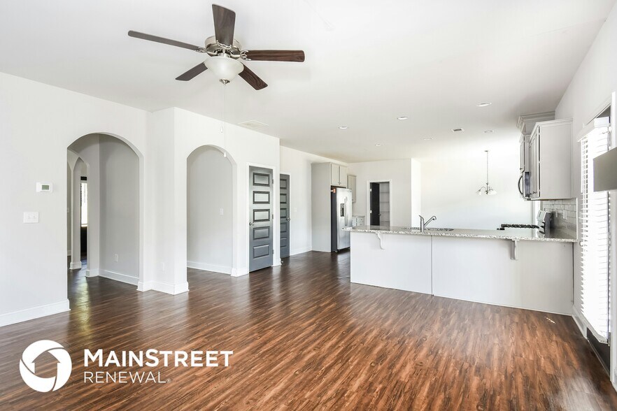 Building Photo - 692 Overlook Gln Dr