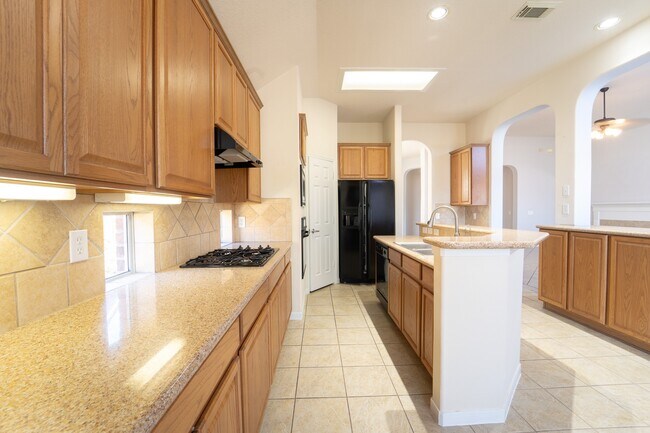 Building Photo - 2910 Sandleigh Dr