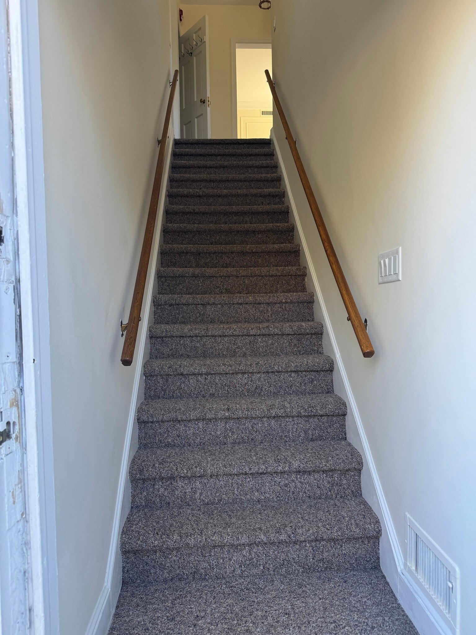 Entrance Starisr - 203 Lawrence Ave