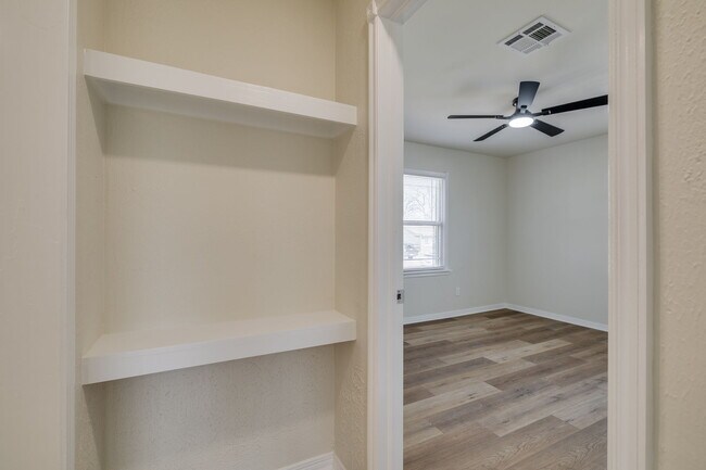 Building Photo - 2416 NW 40th St