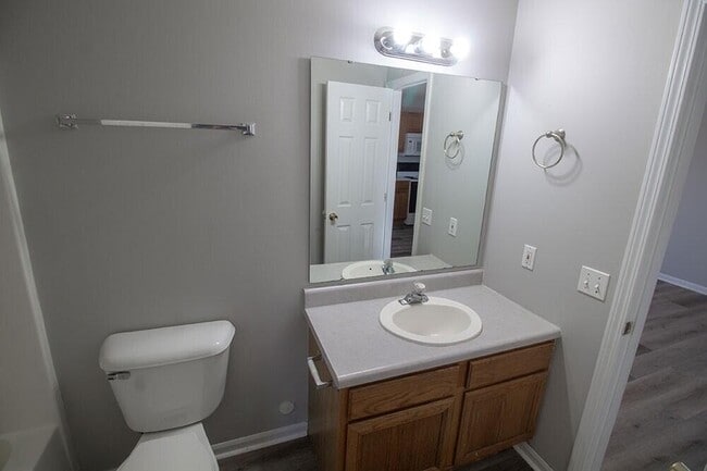 Building Photo - 2533 Northampton Dr