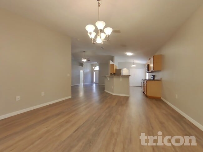 Building Photo - 864 Vanderbilt Dr