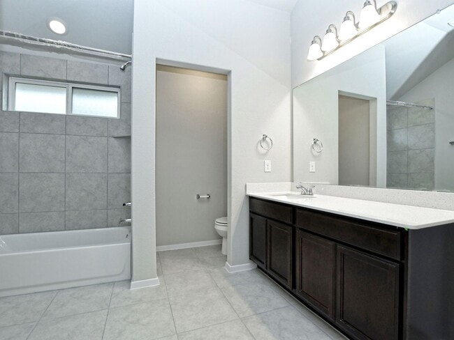 Building Photo - 3 BR / 2 BA - 1533 SF in Bastrop - Close t...