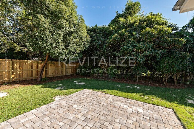 Building Photo - Perfect 3 Bd / 2 Ba Olde Towne Daphne Home!