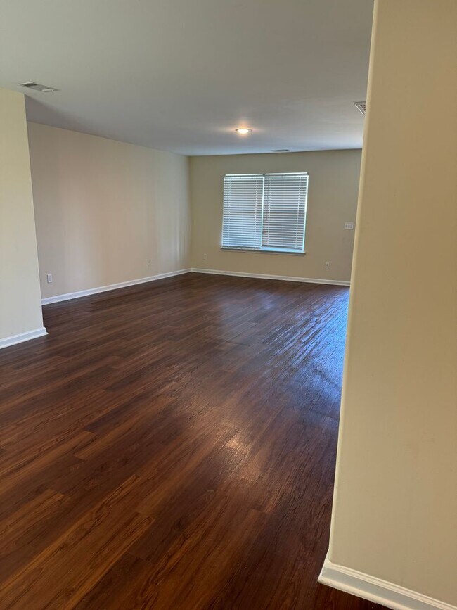 Building Photo - 32 Amber Dr