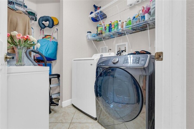 Building Photo - 8200 NW 128th Ln