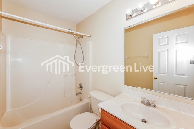 Building Photo - 3060 Hidden Pine Dr