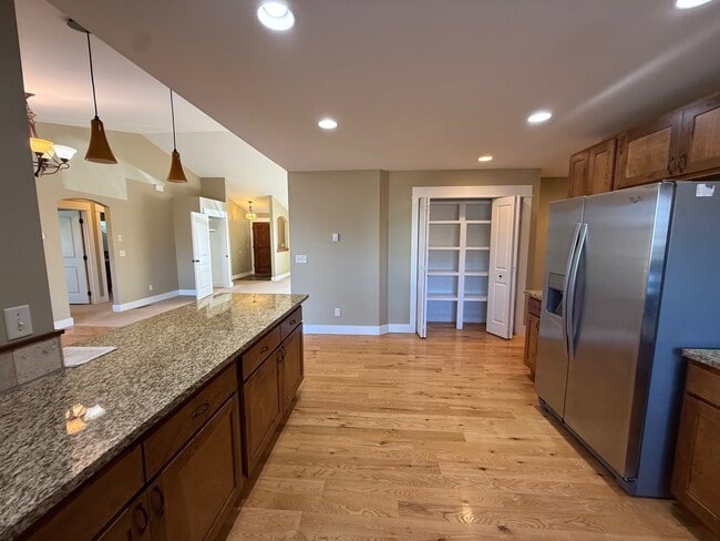 Building Photo - 25 Baldy Ct