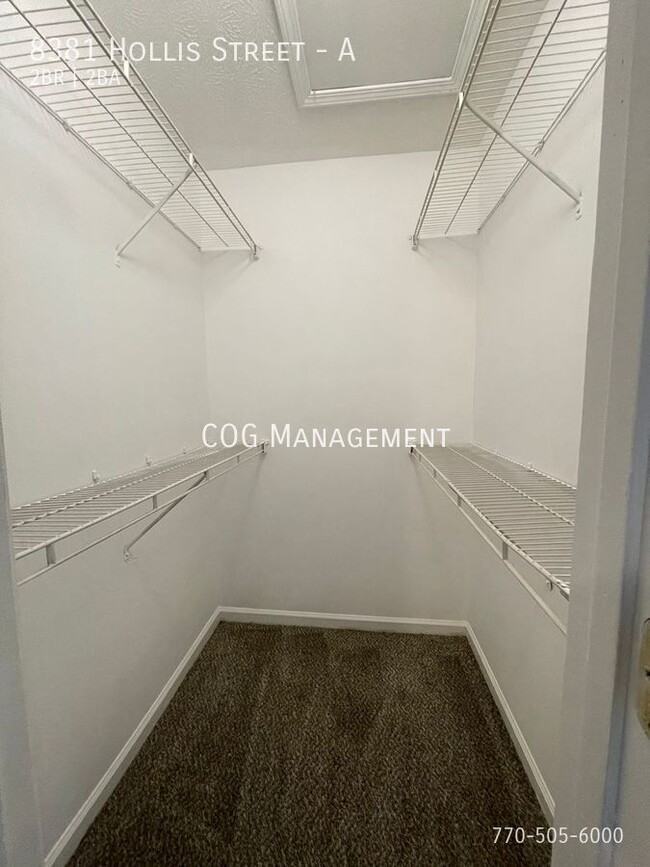 Building Photo - 2 bedroom, 2 bath quadplex in downtown Dou...