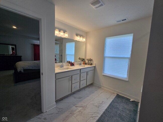 Building Photo - 5128 Summerton St