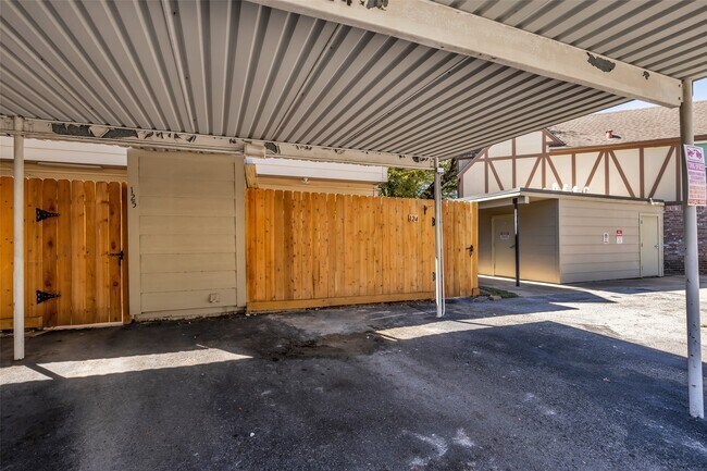 Building Photo - 14715 Barryknoll Ln