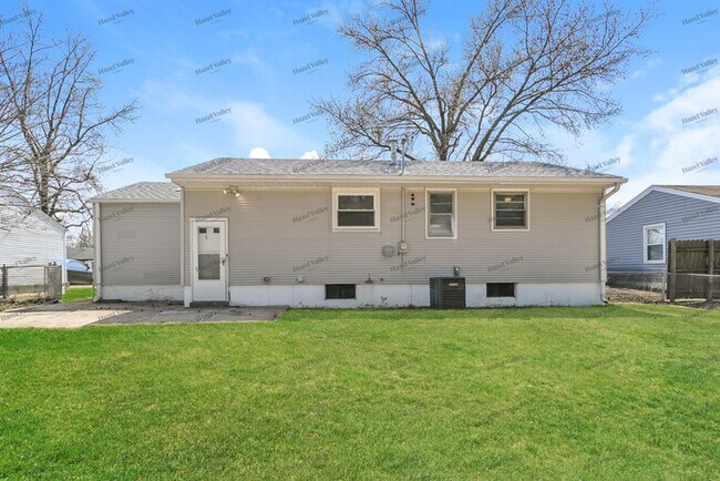 Building Photo - 245 St Regis Ln