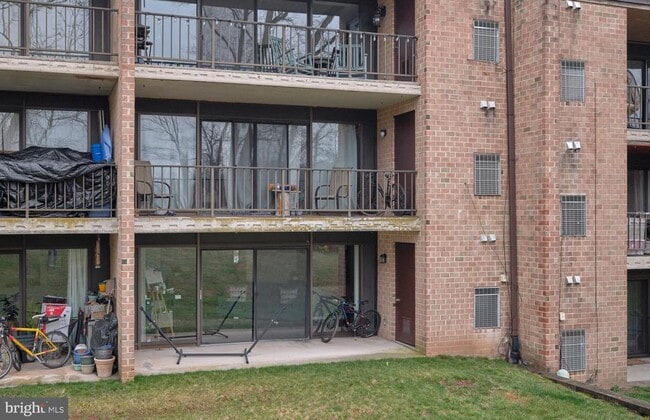 Building Photo - 61 Hermitage Dr