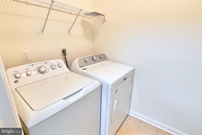 Building Photo - 21216 McFadden Square