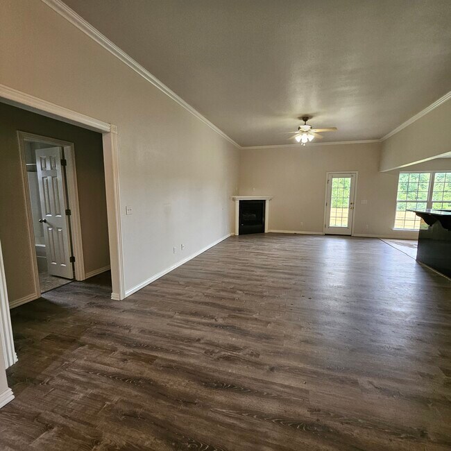 Building Photo - 550 McKissic Spring Rd