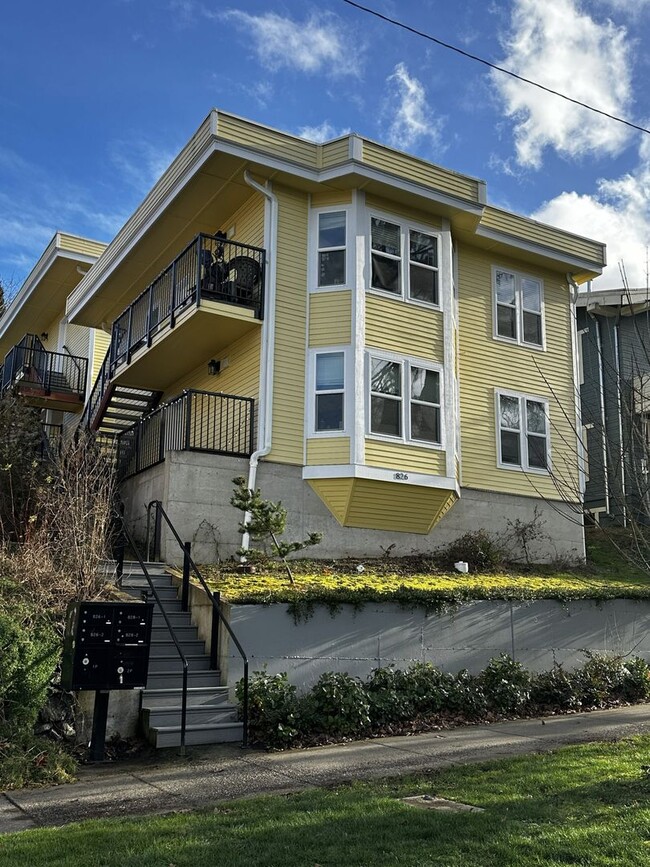 Building Photo - 826 N Garden St