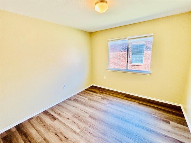 Building Photo - 1220 Anise Dr