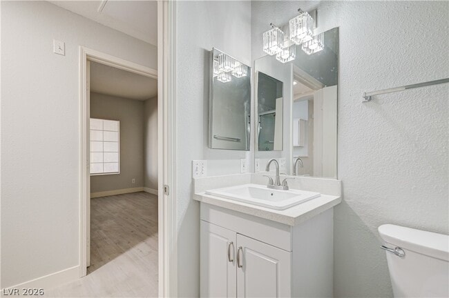 Building Photo - 1900 N Torrey Pines Dr