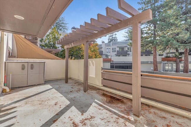 Building Photo - 181 Centre St