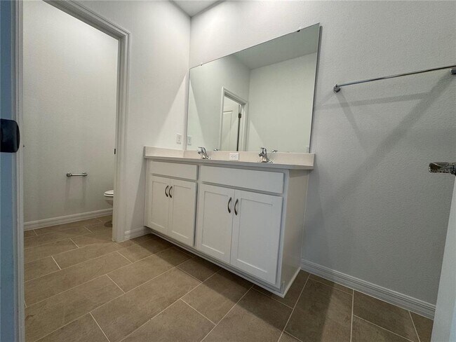 Building Photo - 301 Platform Ln