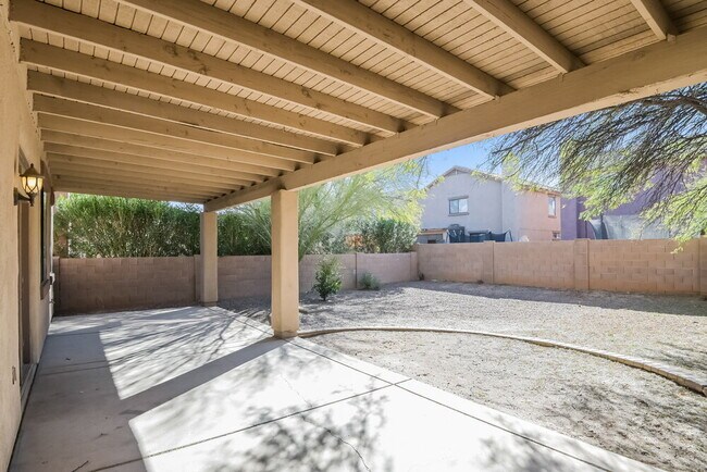 Building Photo - 472 East Placita Amuleto